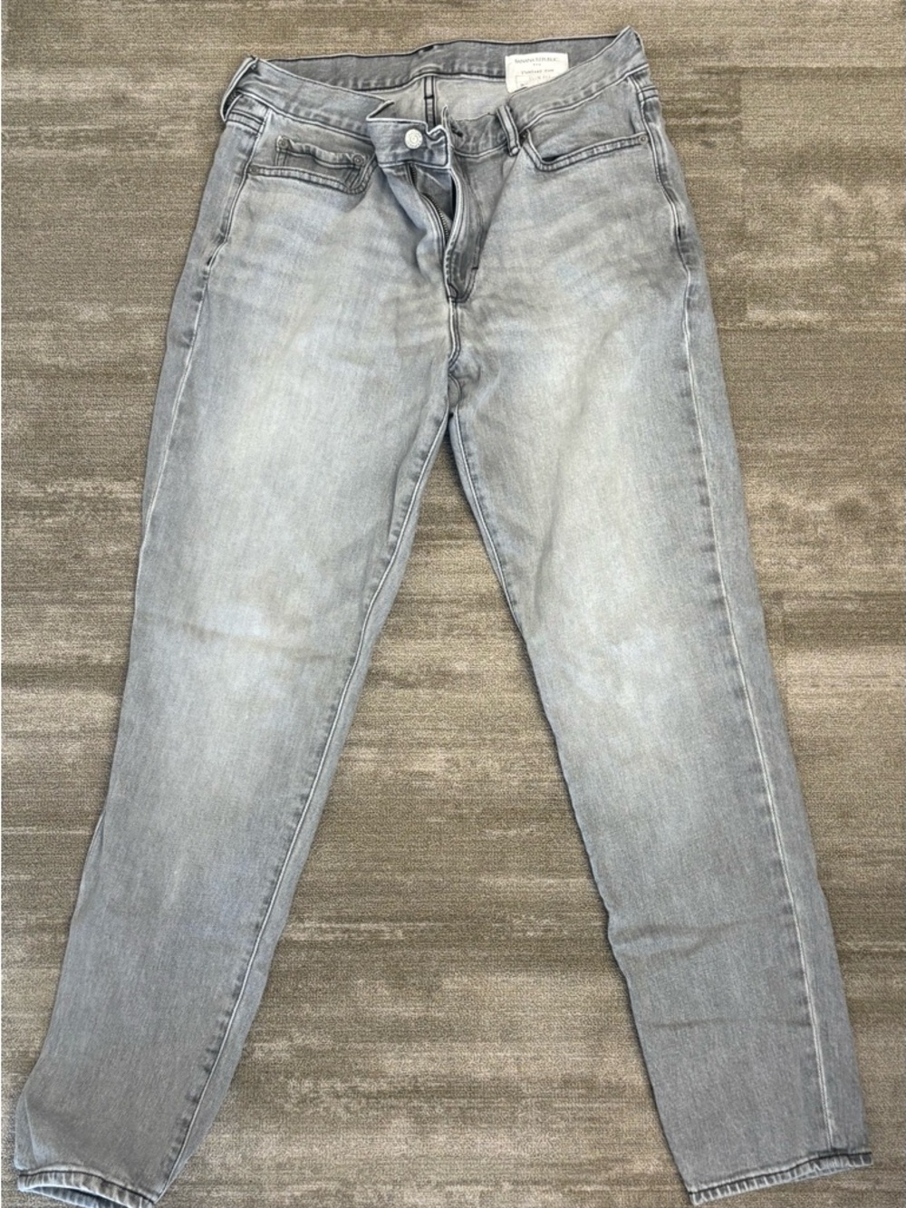Banana Republic Jeans Standard. Athletic Tapered, Heather Cargo